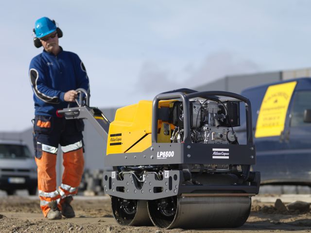 ATLAS COPCO DOUBLE DRUM ROLLER - 26"