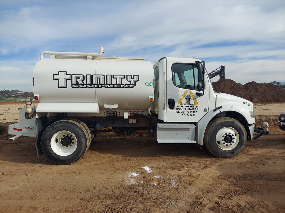 2,000 GALLON WATER TRUCK - 2WD