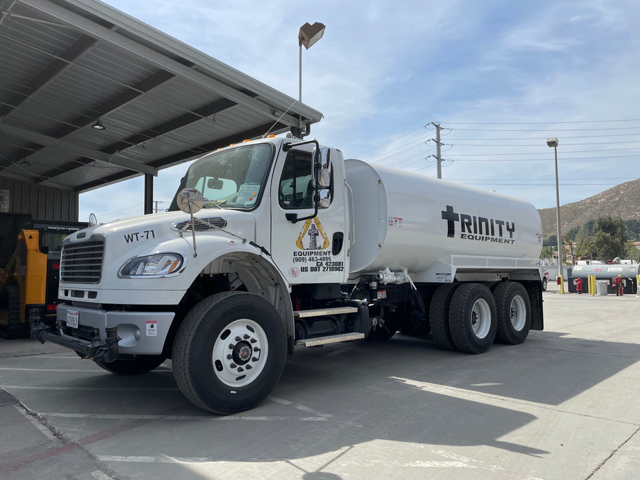4,000 GALLON WATER TRUCK - 2WD